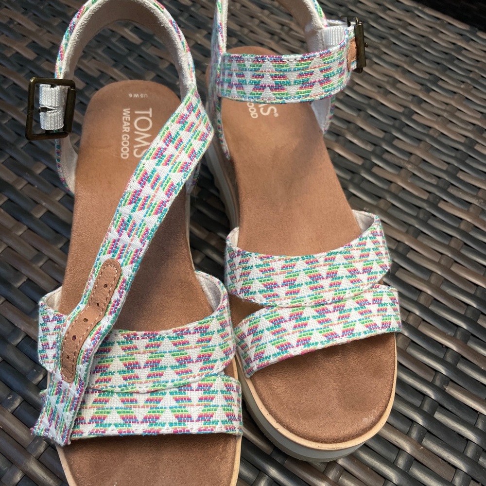 TOMS Women's Colorful Patterned Sandals Size 6